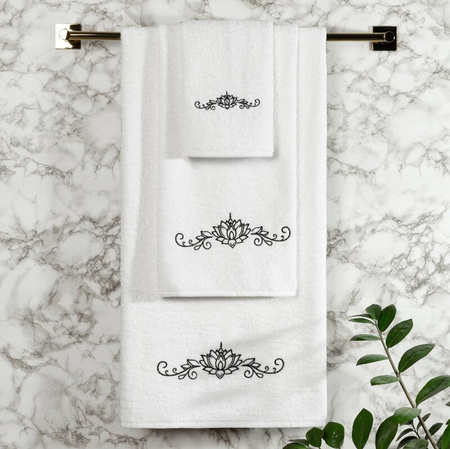 KOMPLET RĘCZNIKÓW 3 56 X 36 X 7 CM BIAŁY